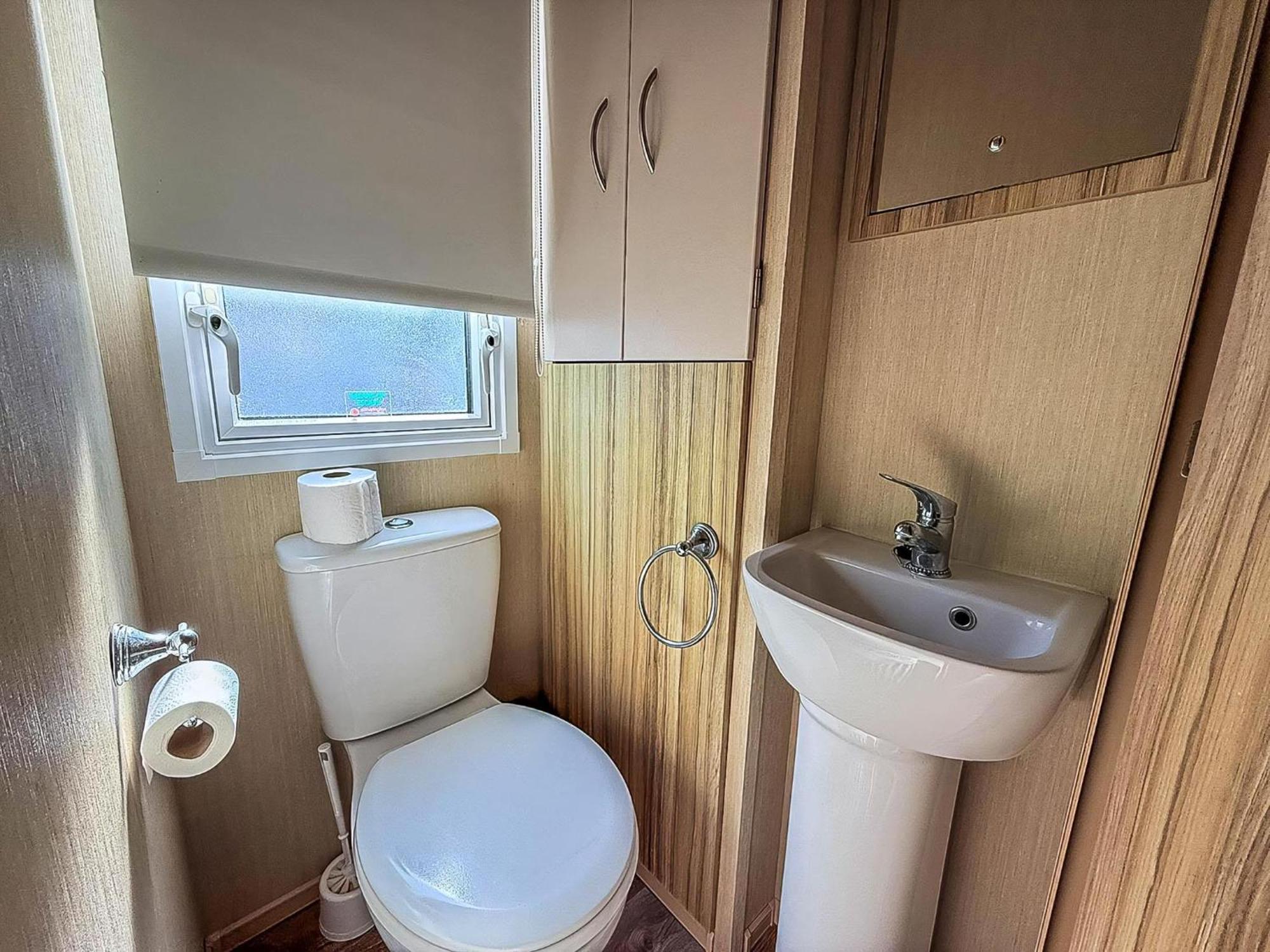 Great 8 Berth Caravan In Norfolk Near To Great Yarmouth Ref 20178Bs Hopton on Sea Экстерьер фото