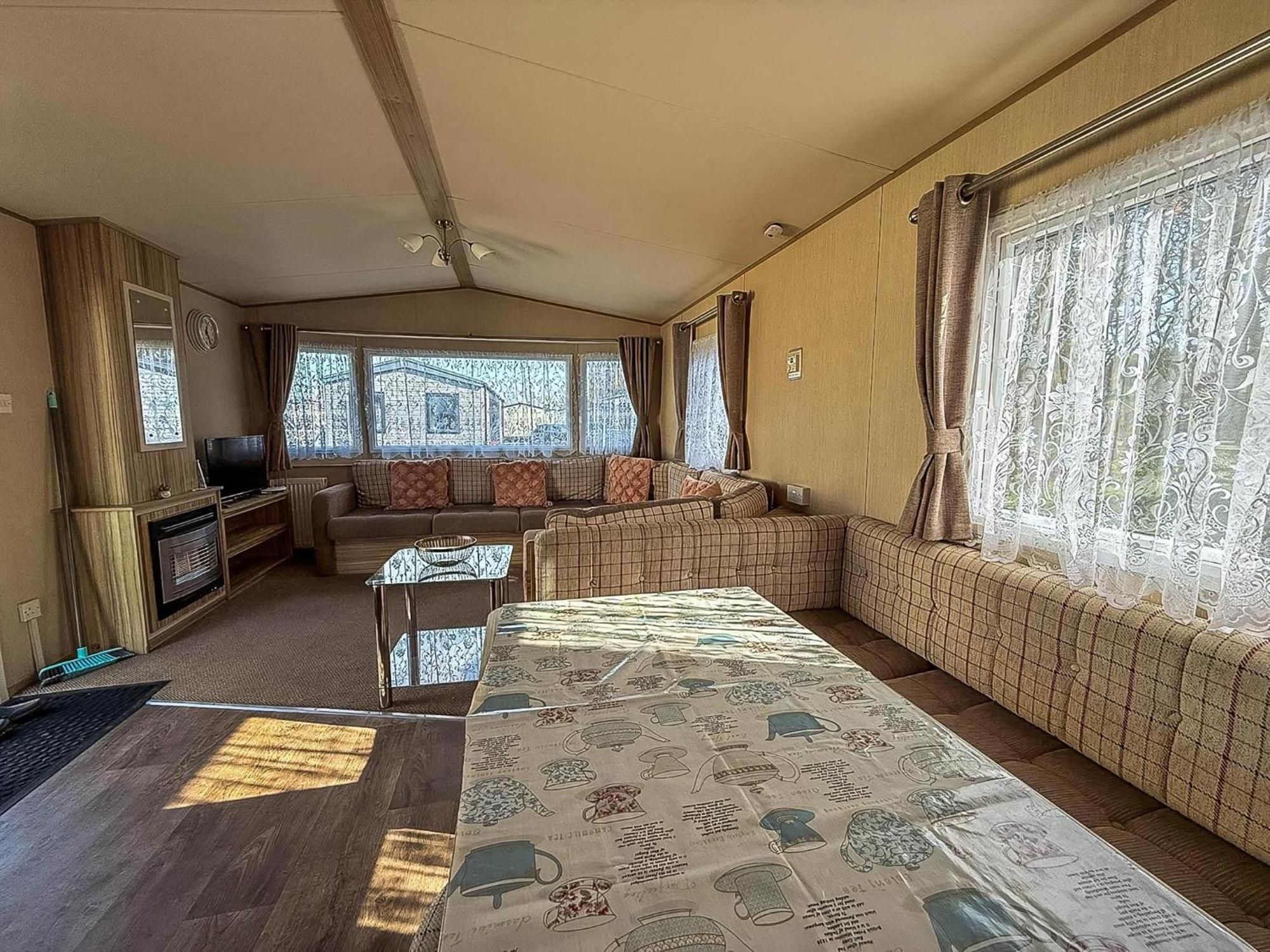 Great 8 Berth Caravan In Norfolk Near To Great Yarmouth Ref 20178Bs Hopton on Sea Экстерьер фото