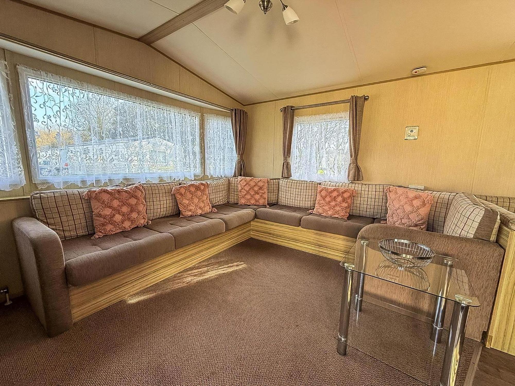 Great 8 Berth Caravan In Norfolk Near To Great Yarmouth Ref 20178Bs Hopton on Sea Экстерьер фото