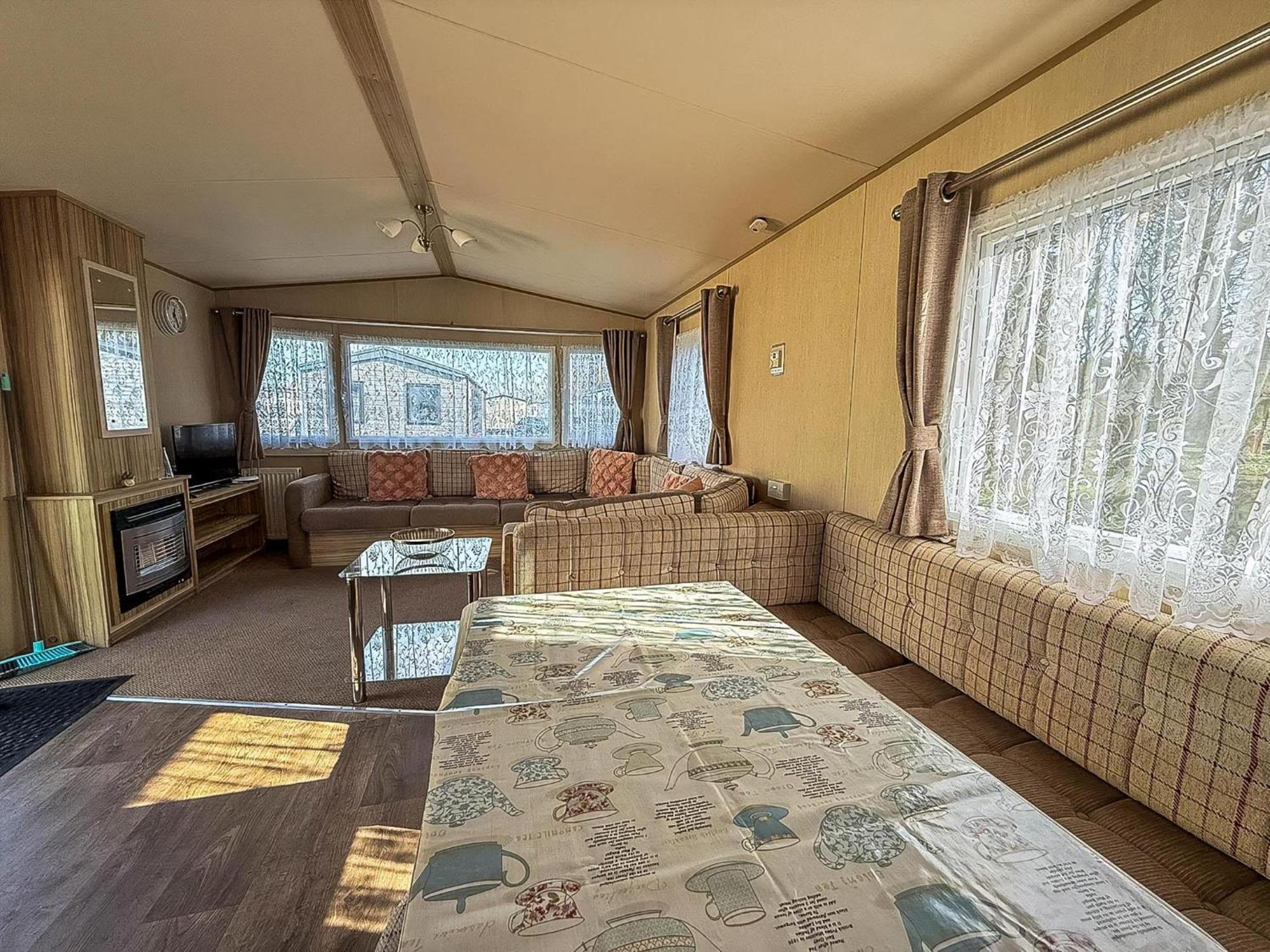 Great 8 Berth Caravan In Norfolk Near To Great Yarmouth Ref 20178Bs Hopton on Sea Экстерьер фото