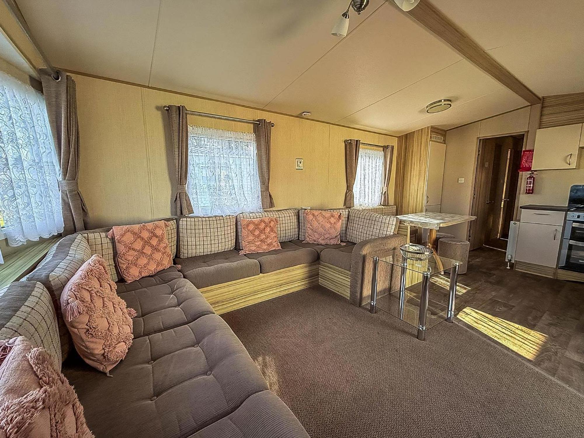 Great 8 Berth Caravan In Norfolk Near To Great Yarmouth Ref 20178Bs Hopton on Sea Экстерьер фото