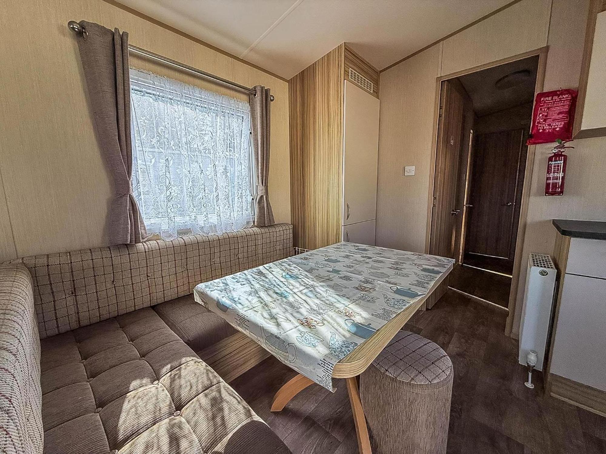 Great 8 Berth Caravan In Norfolk Near To Great Yarmouth Ref 20178Bs Hopton on Sea Экстерьер фото